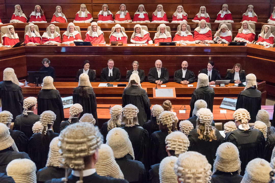 Banco ceremonial sitting